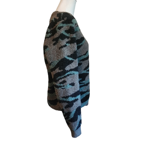 Barefoot Dreams Camoflage CozyChic Seaside Crew-Neck Pullover - Picture 6 of 13